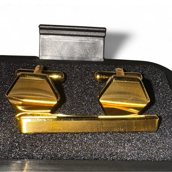 Ridge 24K Gold - Cufflinks & Tie Bar Set was told that set has 1/8th ounce gold - Picture 6 of 12